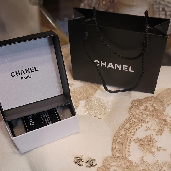 Chanel vintage Gold plated Earrings 0.5 inch - Picture 3 of 6